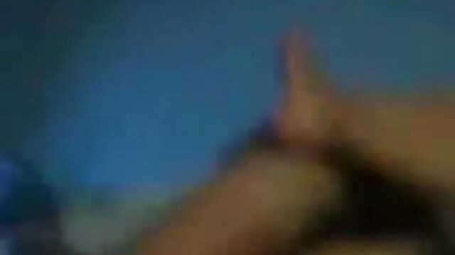 હોર્ની સોફી મૂન પલંગ પર હસ્તમૈથુન કરે છે અને જુસ્સાથી તેણીની યોનિમાં બીપી સેક્સી પિક્ચર આંગળીઓ કરે છે